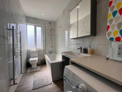 Star London Finchley Road 3-Bed Escape With Gardenアパートメント エクステリア 写真
